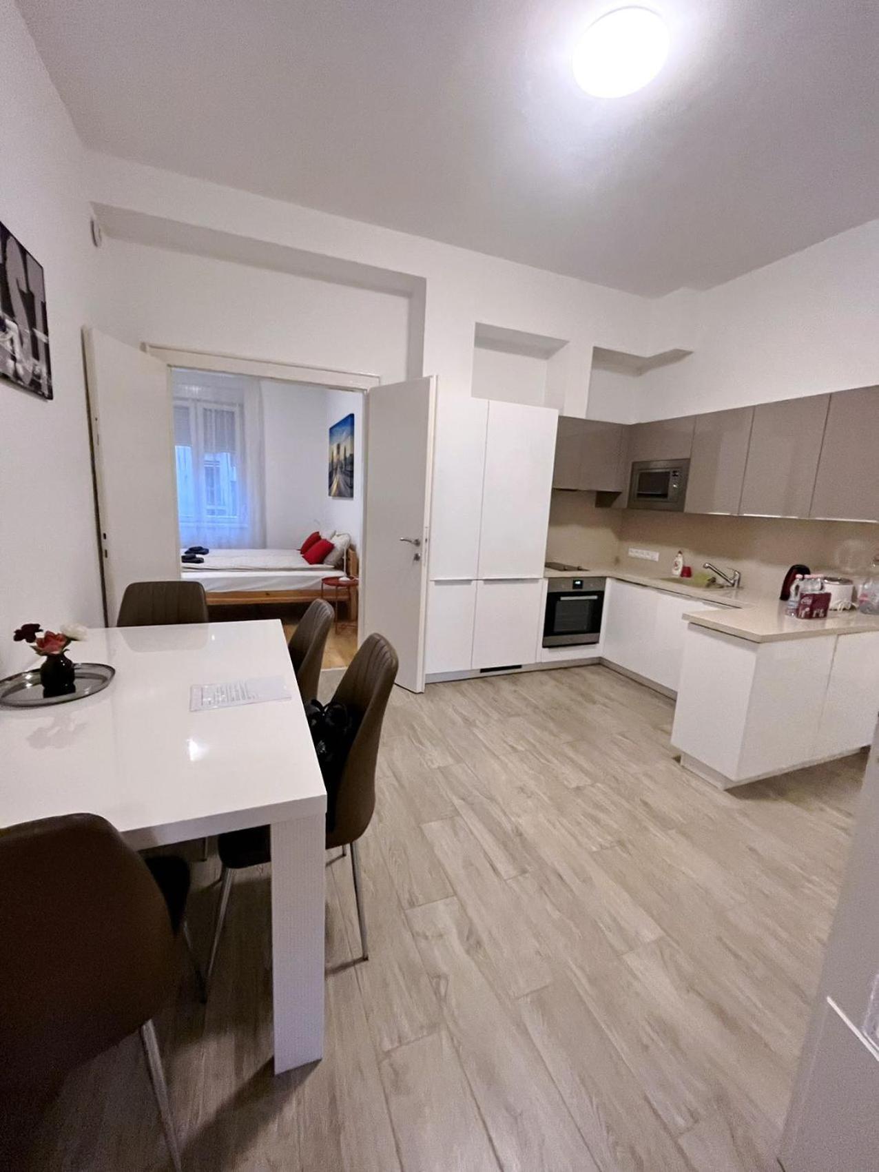 Boutique Family Apartment In The Heart Of City Будапеща Екстериор снимка
